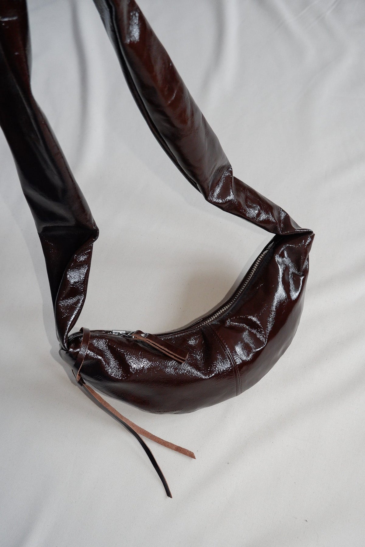 BANANA SMALL - PATENT BROWN