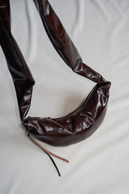 BANANA SMALL - PATENT BROWN