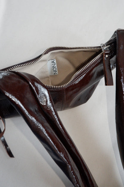 BANANA SMALL - PATENT BROWN