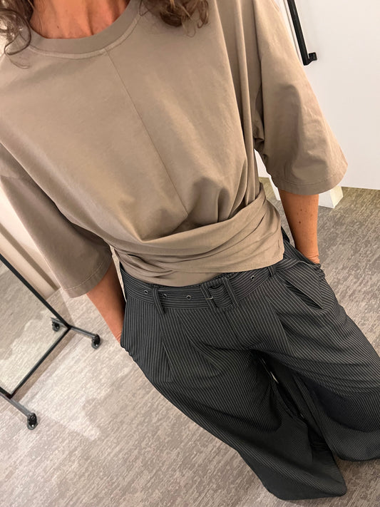 TEE RIV - EARTHY TAUPE