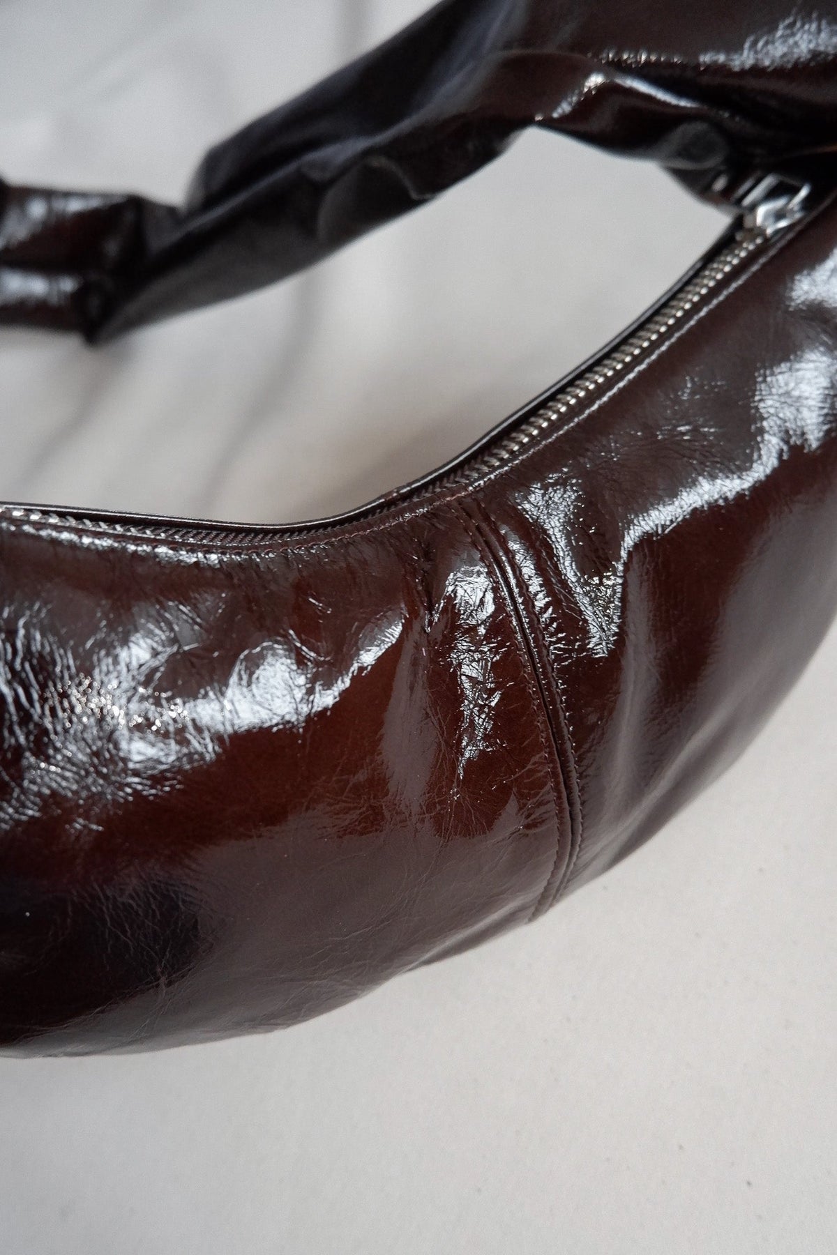 BANANA SMALL - PATENT BROWN