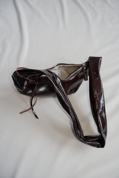 BANANA SMALL - PATENT BROWN