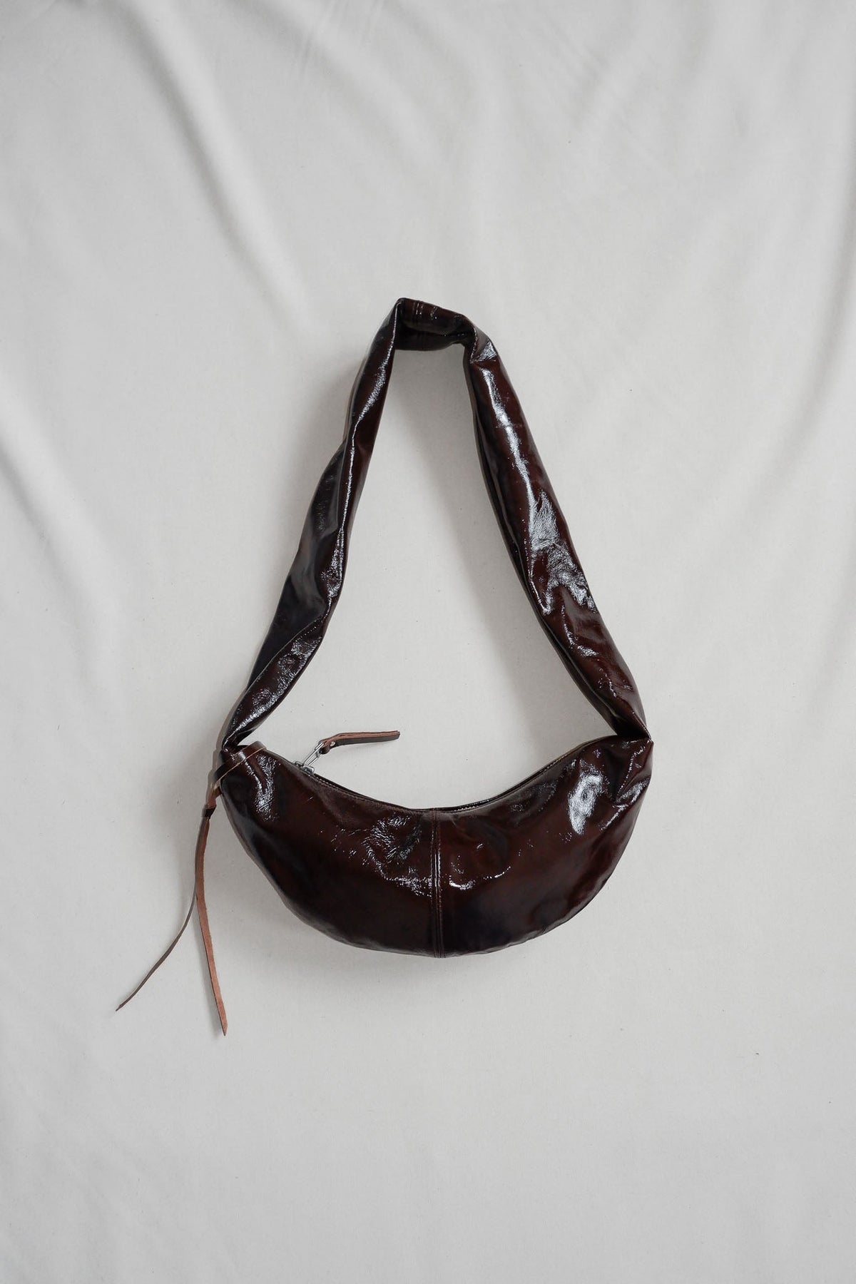 BANANA SMALL - PATENT BROWN